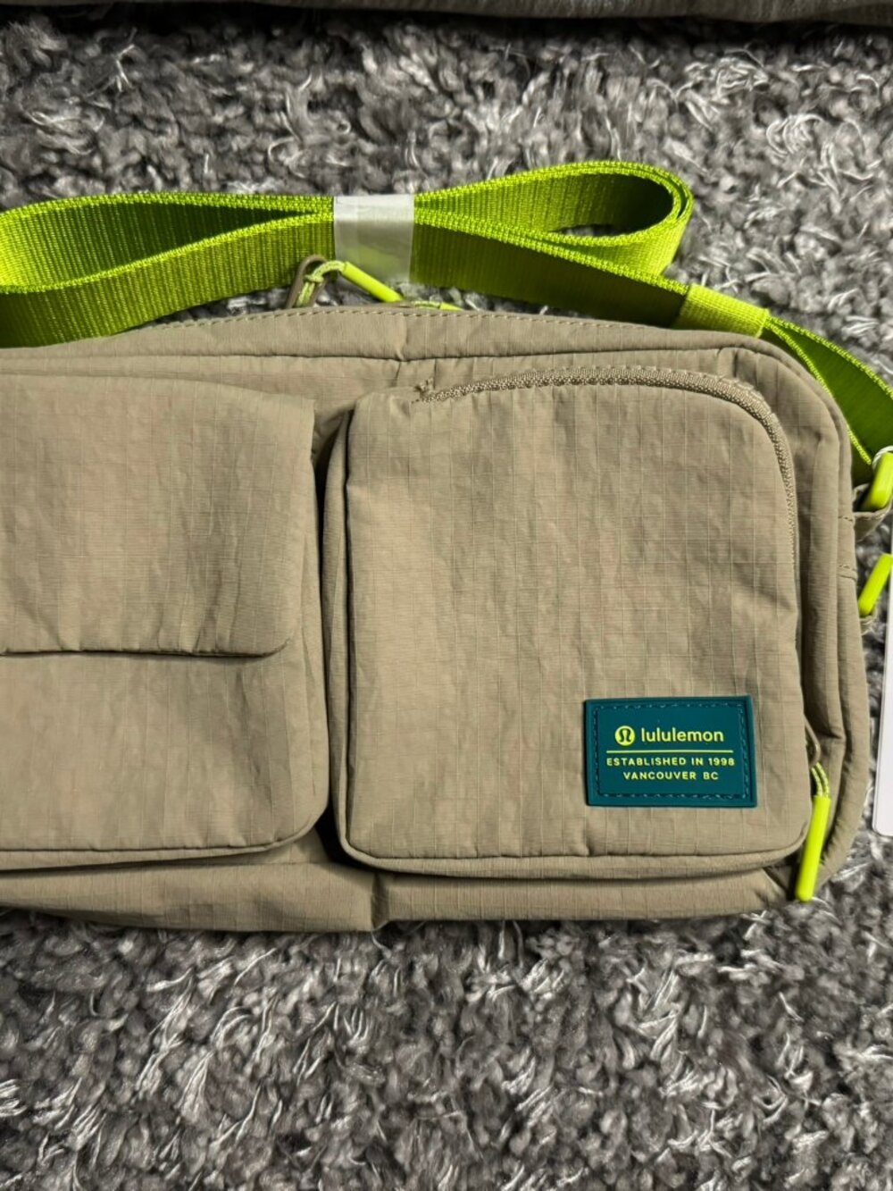Lululemon Multipocket crossbody bag